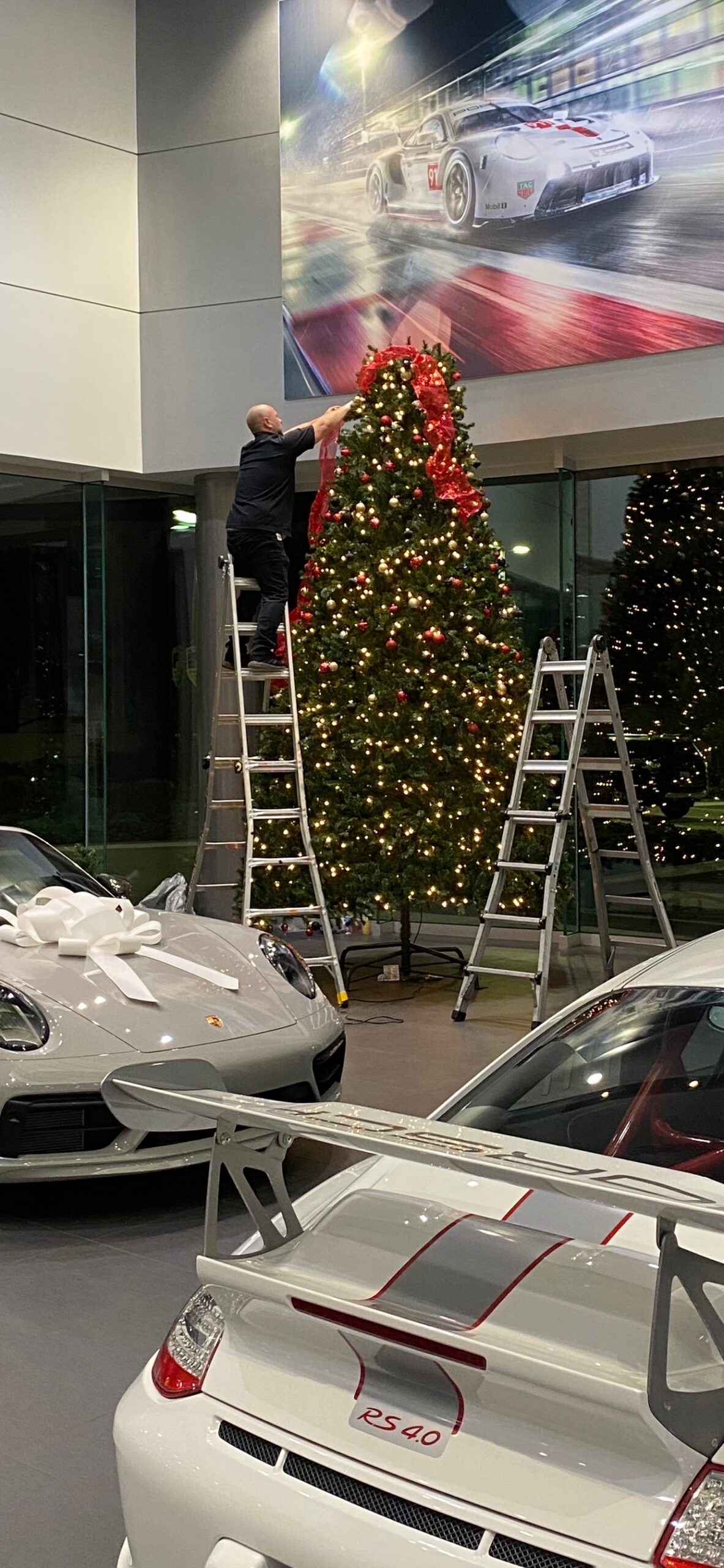 Holiday lighting installation